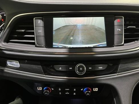 Used 2019 Buick Enclave Essence AWD/4WD image 21