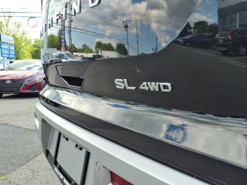 Used 2024 Nissan Pathfinder SL AWD/4WD image 17