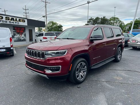 Used 2024 Jeep Wagoneer L Series II w/ Flexible Seating Group AWD/4WD image 2