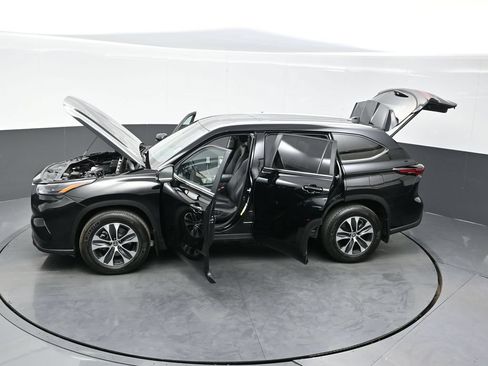 Used 2025 Toyota Highlander XLE AWD/4WD image 42