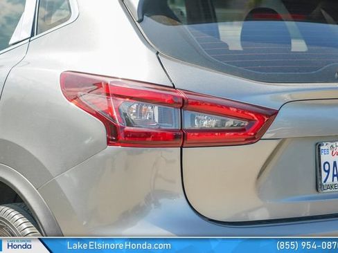 Used 2021 Nissan Rogue Sport SV AWD/4WD image 12
