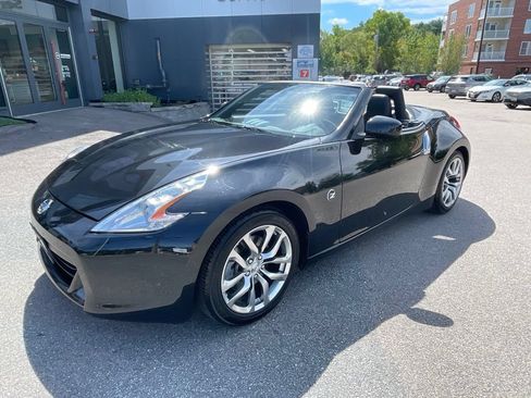 Used 2010 Nissan 370Z Touring RWD image 2