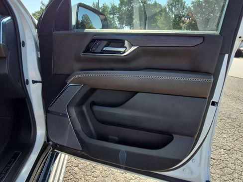 Certified 2025 GMC Yukon Denali Ultimate AWD/4WD image 29
