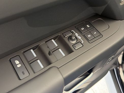New 2026 Land Rover Defender 130 X-Dynamic SE AWD/4WD image 27