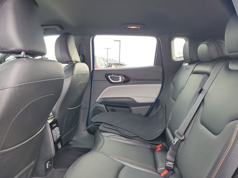Used 2023 Jeep Compass Limited image 12