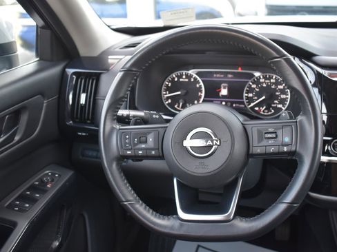 Used 2024 Nissan Pathfinder SV FWD image 32