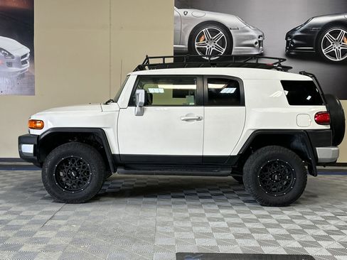 Used 2013 Toyota FJ Cruiser 4WD w/ Upgrade Pkg image 7