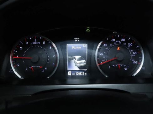 Used 2017 Toyota Camry SE image 23