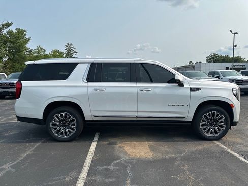 Used 2023 GMC Yukon XL Denali Ultimate image 3