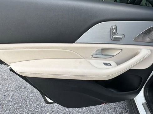 Used 2025 Mercedes-Benz GLS 450 4MATIC image 29
