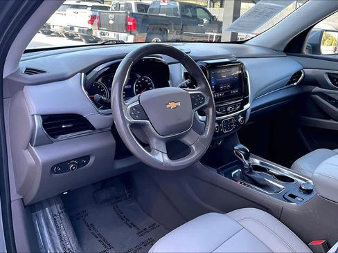 Used 2021 Chevrolet Traverse LT image 17