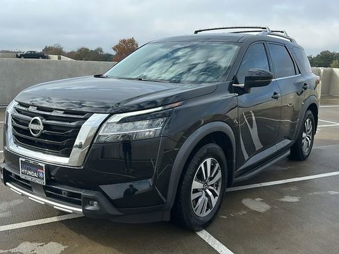 Used 2022 Nissan Pathfinder SL image 8