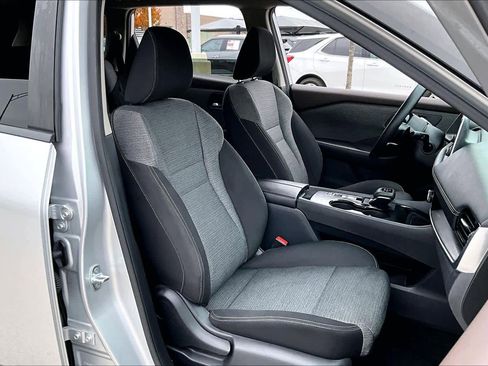 Used 2022 Nissan Rogue SV image 7