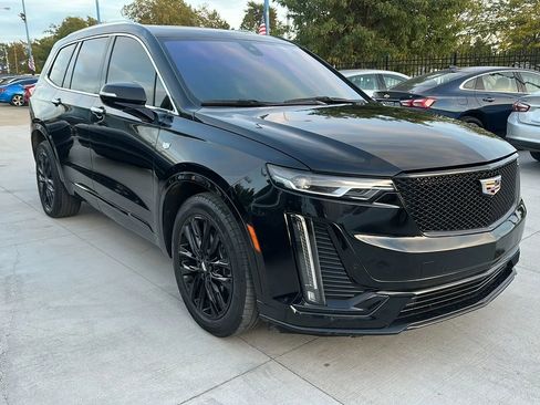 Used 2021 Cadillac XT6 Premium Luxury w/ LPO, ONYX Package image 3