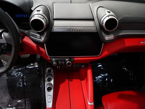 Used 2018 Ferrari GTC4Lusso T RWD image 11