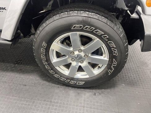 Used 2018 Jeep Wrangler Unlimited Sahara w/ Connectivity Group AWD/4WD image 21