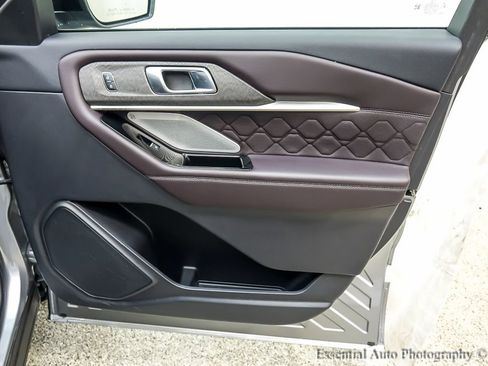 Used 2025 Ford Explorer Platinum w/ LUX Leather Package image 27