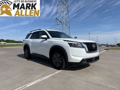 Used 2025 Nissan Pathfinder SV