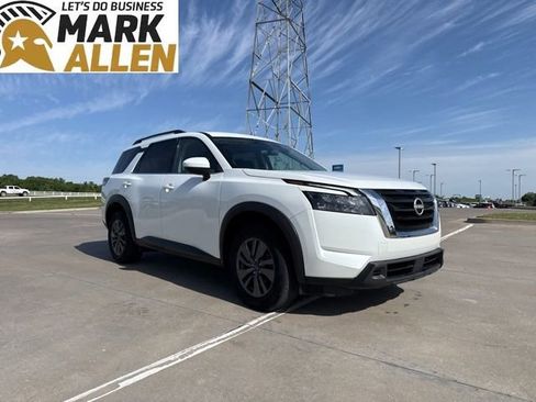 Used 2025 Nissan Pathfinder SV FWD image 1