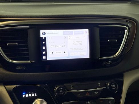 Used 2023 Chrysler Voyager LX FWD image 14