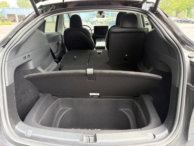 Used 2025 Tesla Model Y Long Range AWD/4WD image 13