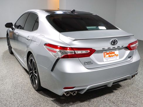Used 2020 Toyota Camry XSE FWD image 9
