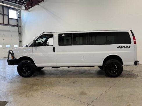 Used 2018 Chevrolet Express 3500 LT w/ LT Preferred Equipment Group RWD image 11