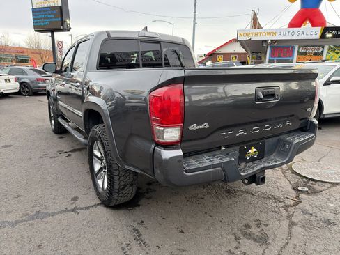 Used 2016 Toyota Tacoma Limited image 4