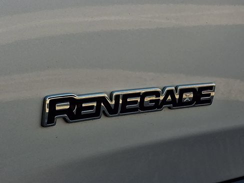 Used 2017 Jeep Renegade Sport w/ Power & Air Group FWD image 5