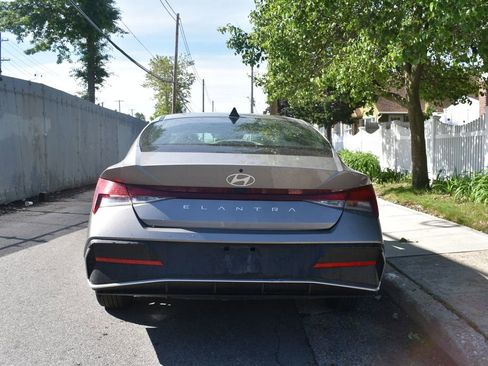Used 2024 Hyundai Elantra SEL FWD image 6