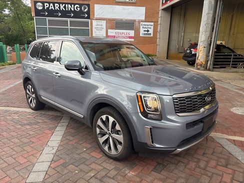 Used 2020 Kia Telluride S w/ S 8 Passenger Seating Package AWD/4WD image 1