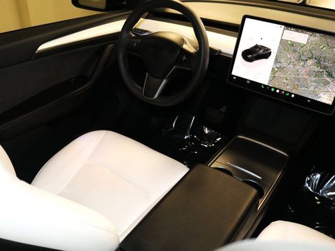 Used 2023 Tesla Model Y Long Range AWD/4WD image 15