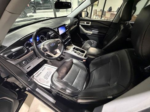 Used 2021 Ford Explorer Limited w/ Equipment Group 301A AWD/4WD image 19