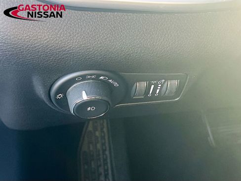 Used 2024 Jeep Compass Latitude image 13