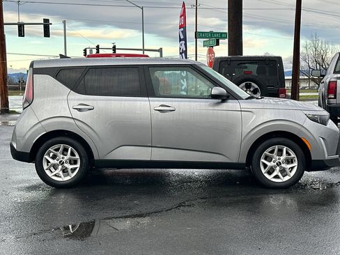 Used 2024 Kia Soul LX w/ Option Group 015 image 3