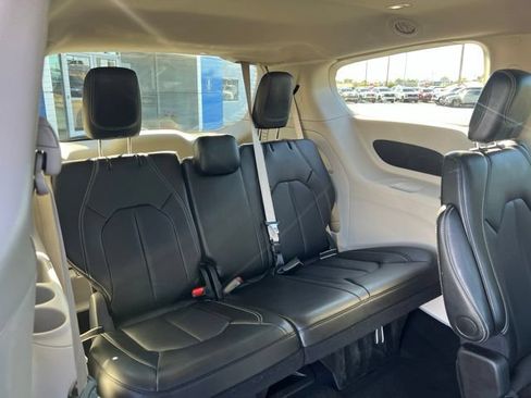 Used 2024 Chrysler Pacifica Touring-L FWD image 25