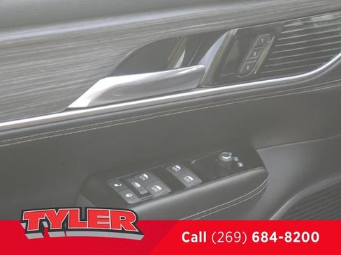 Used 2024 Jeep Wagoneer L Series II w/ Flexible Seating Group AWD/4WD image 19