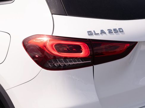 Used 2021 Mercedes-Benz GLA 250 4MATIC image 24