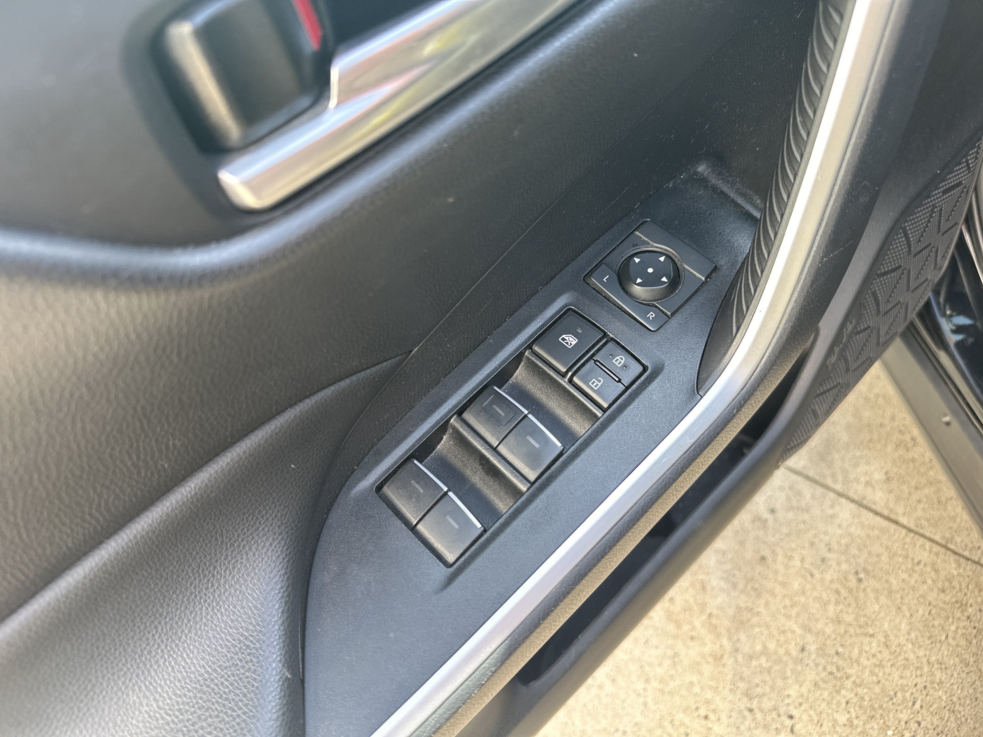 Used 2025 Toyota RAV4 XLE AWD/4WD image 14