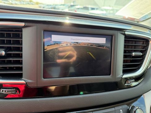Used 2022 Chrysler Voyager LX image 29