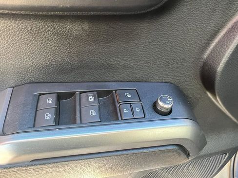 Used 2017 Toyota Tacoma SR5 image 38