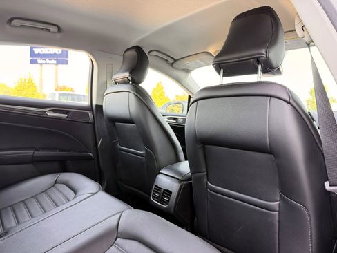 Used 2018 Ford Fusion SE w/ Equipment Group 602A FWD image 18