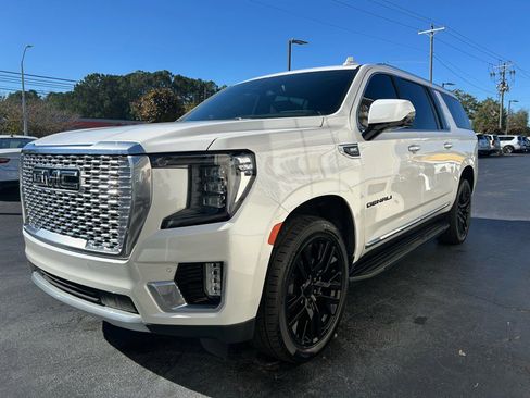 Used 2022 GMC Yukon XL Denali image 4