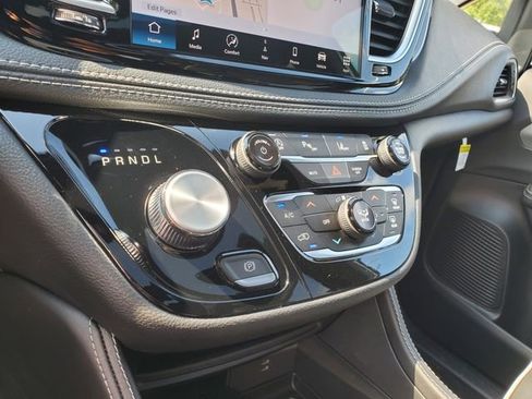 New 2026 Chrysler Pacifica Limited w/ S Appearance Package image 12