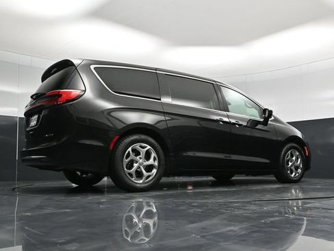 Certified 2024 Chrysler Pacifica Limited FWD image 60