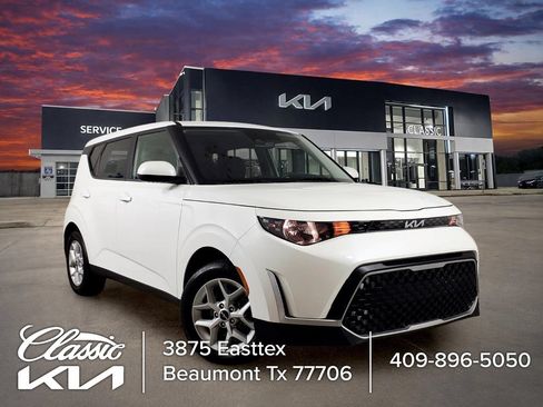 Certified 2025 Kia Soul LX w/ LX Technology Package FWD image 1