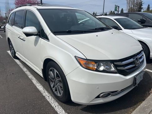 Used 2015 Honda Odyssey Touring image 3