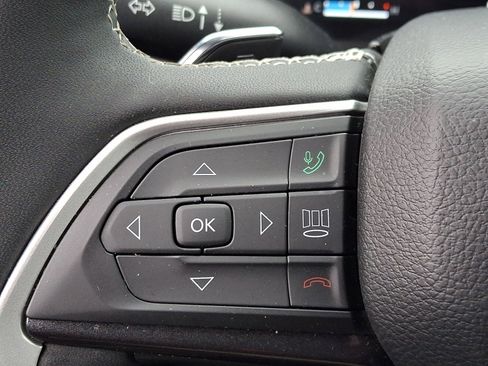 Used 2023 Jeep Grand Cherokee L Laredo image 25