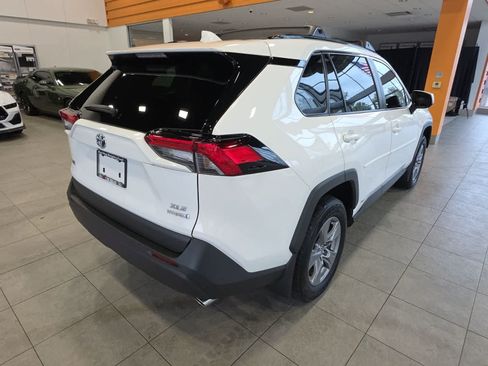 Used 2022 Toyota RAV4 XLE w/ Convenience Package AWD/4WD image 7