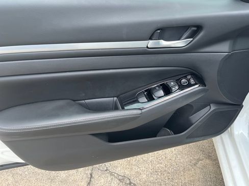 Used 2023 Nissan Altima 2.5 SV FWD image 11